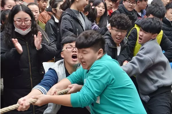 新丰艺冬季拔河比赛